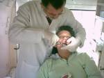 Ein Zahnarzt von CAPI besucht die Drfer